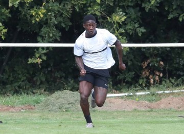 拉爵亲自干预阻止曼联新帝星离队!曝其加练欲争夺主力,增强肌肉