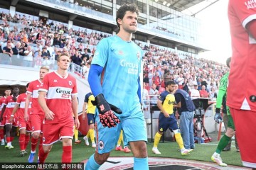 曼联锁定比利时门神拉曼斯,奥纳纳地位无忧但替补悬了?