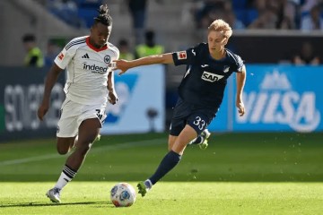 德甲巅峰对决:法兰克福铁血防线VS多特蒙德闪电反击 谁能主宰欧冠资格争夺战?