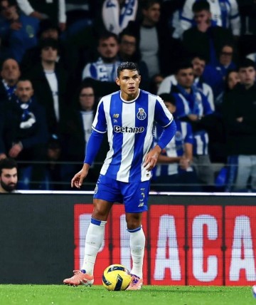 7天2冠全丢太扎心!62岁穆帅又喊“最好的队输了”,本菲卡崩了