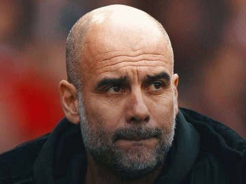 突发！曼城截胡曼联，引世界最佳门将，372场功勋让位