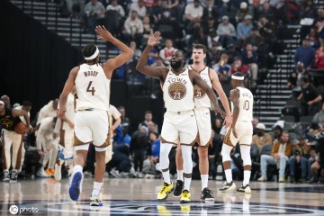 库里6犯毕业科尔被驱逐 勇船老头局竟遭菜鸟抢镜？