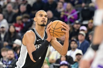 文班亚马26+13努尔基奇17+11+14 马刺大胜爵士