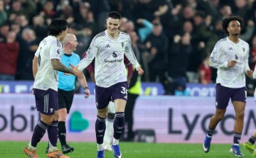 利物浦迎来利好?曼联与切尔西均遭遇保级队顽强抵抗,欧冠争夺形势再起波澜