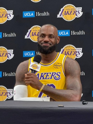 詹姆斯:我和妻女共同决定何时退役 第23季让我兴奋