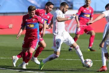 西甲保级生死斗:埃尔切主场靠稳守抢分,莱万特客场用什么破局?