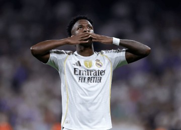 维尼修斯双响+造红牌!姆巴佩破门伤退,皇马3-1黄潜重返西甲第一