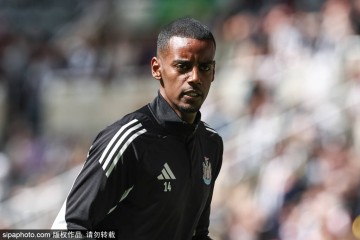要去利物浦？伊萨克缺席热身赛引热议 纽卡主帅澄清绯闻