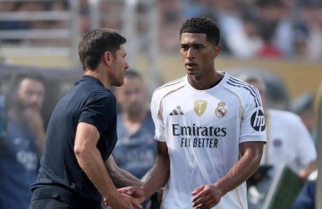 西甲第八轮:巴萨2-1阿劳霍绝杀,弗里克停赛;皇马姆巴佩终场前制胜领跑