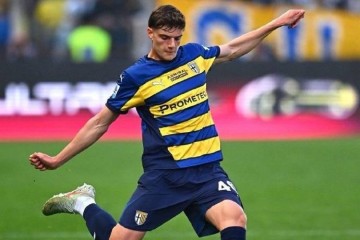 罗马诺确认:利物浦 18 岁新援莱奥尼十字韧带撕裂,或缺阵至赛季末