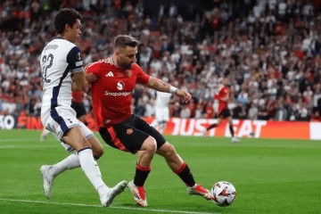 焦点战前瞻!曼联VS热刺:红魔三连胜冲四,热刺残阵迎生死考验