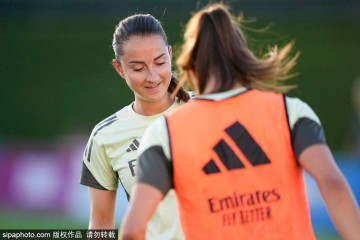 皇马女足欧冠首秀狂胜罗马,主帅揭秘背后故事