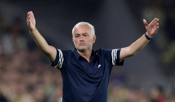 穆帅重返波尔图老东家，球迷称其依然风度翩翩